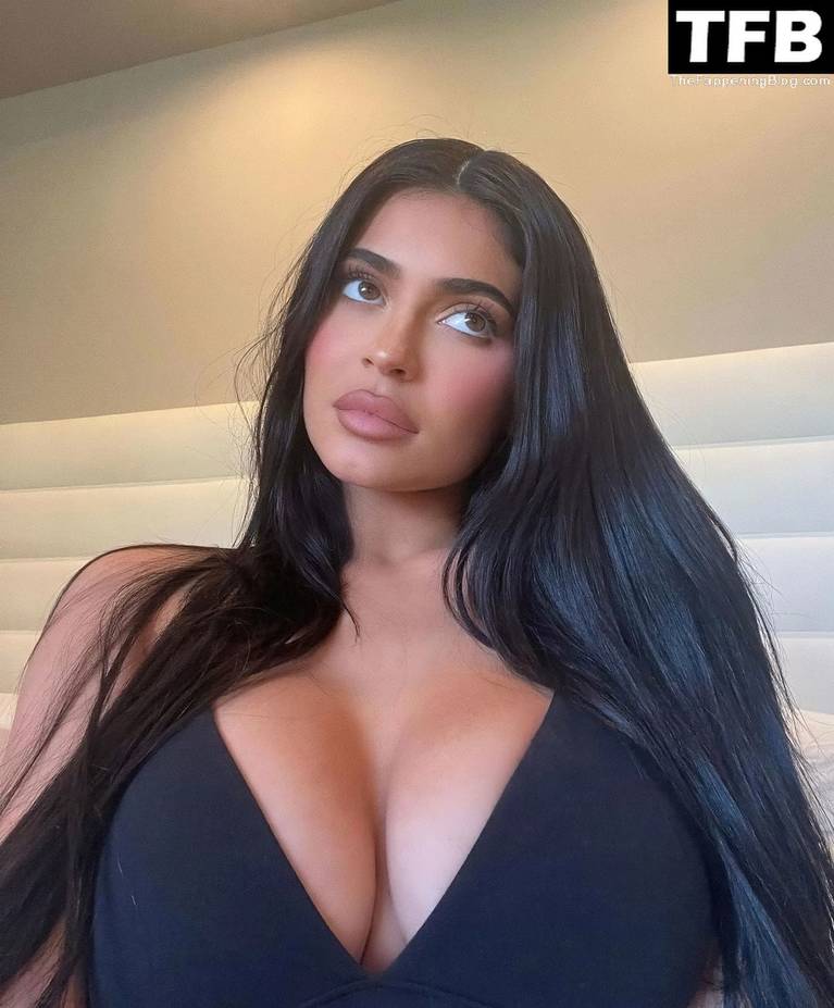Kylie Jenner Tits 3