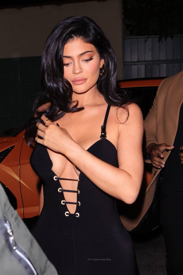 Kylie Jenner Sexy 27
