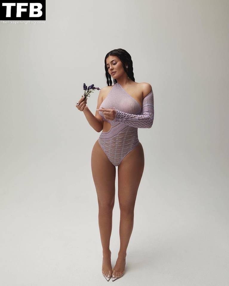 Kylie Jenner Sexy 10
