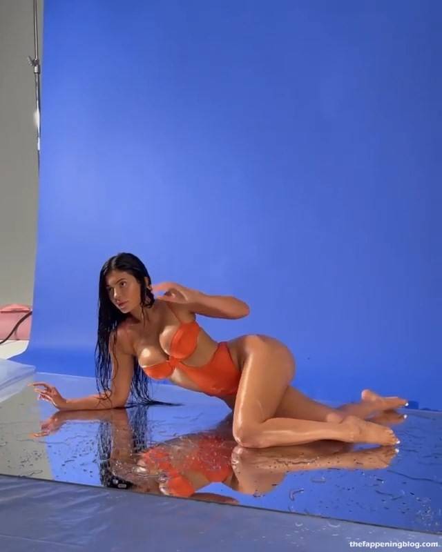 Kylie Jenner Sexy 5