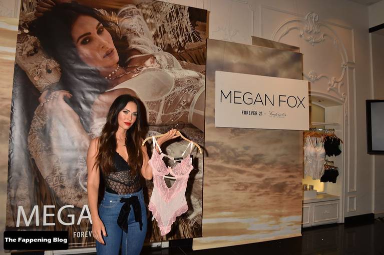 Megan Fox Sexy 1