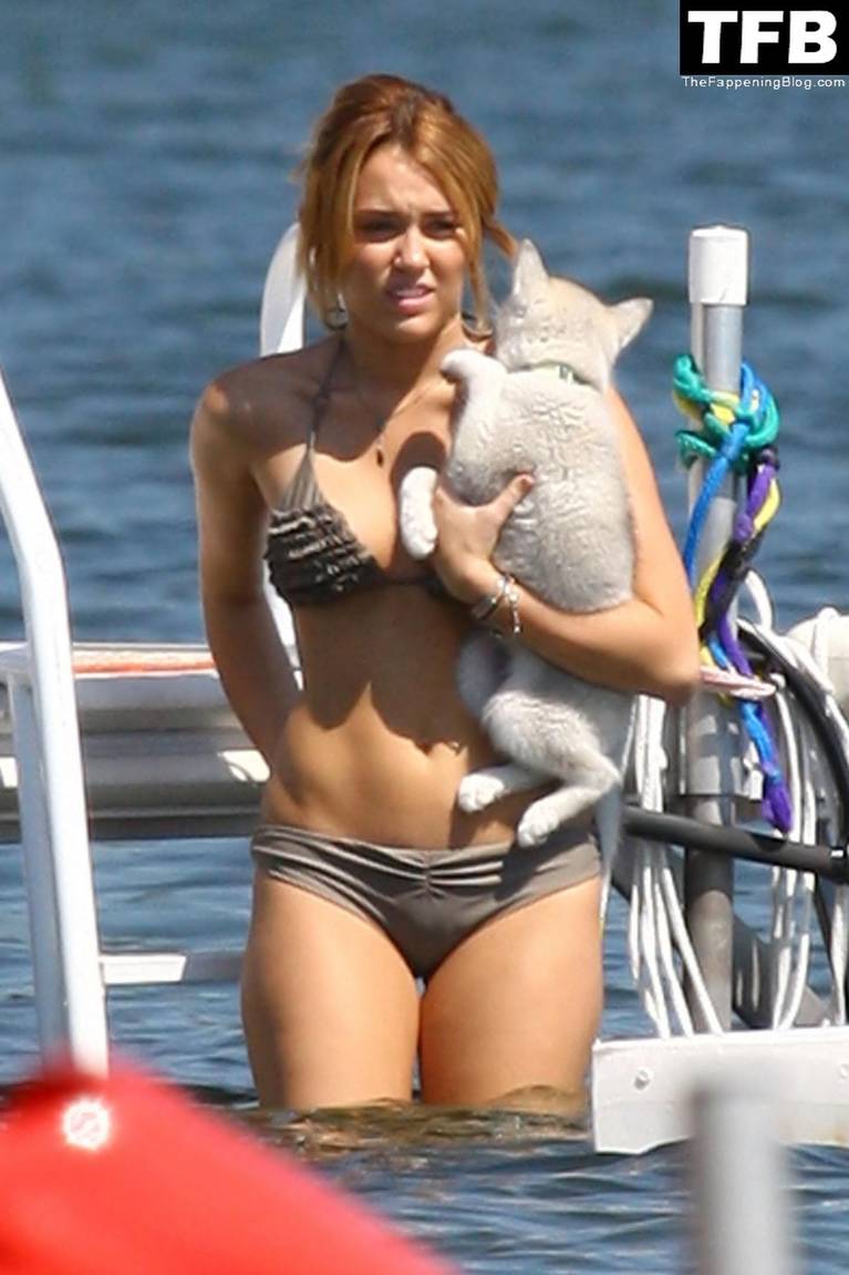 Miley Cyrus Nude Sexy 44