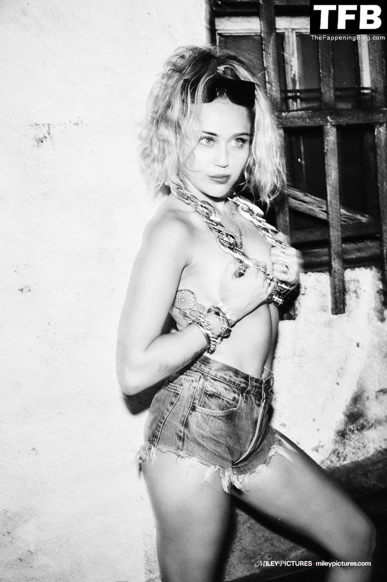 Miley Cyrus Nude Sexy 3