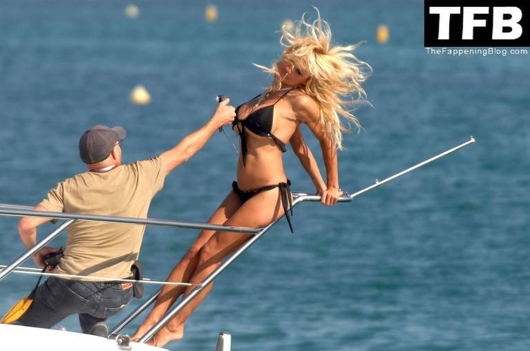 Pamela Anderson Topless Bikini 15