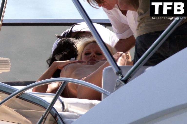 Pamela Anderson Topless Bikini 25