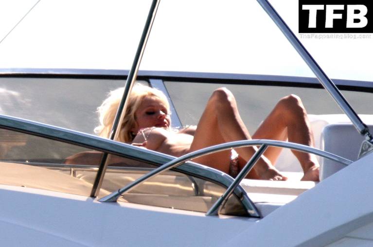 Pamela Anderson Topless Bikini 29