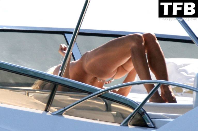 Pamela Anderson Topless Bikini 30