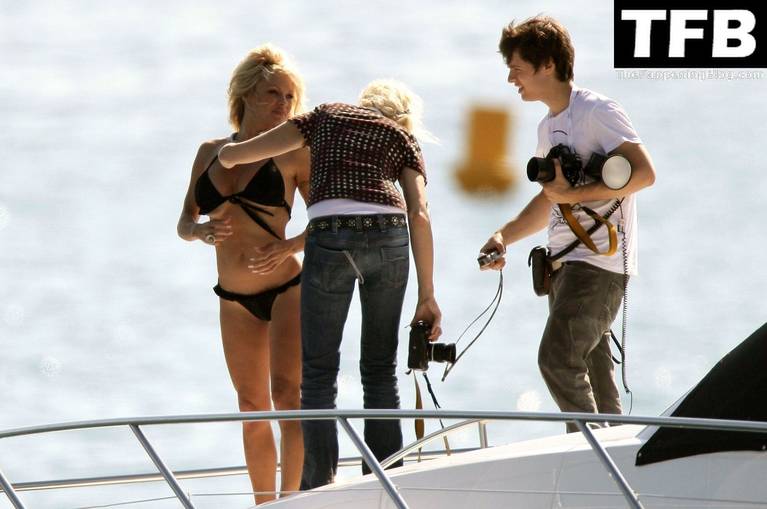 Pamela Anderson Topless Bikini 41