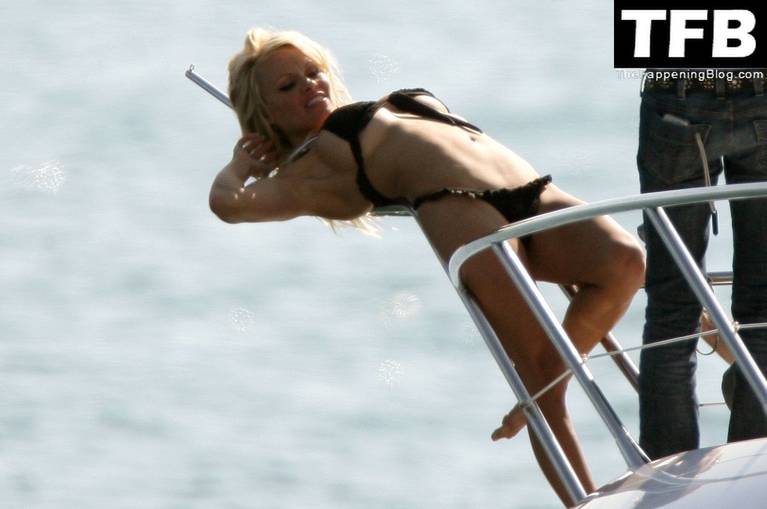 Pamela Anderson Topless Bikini 52