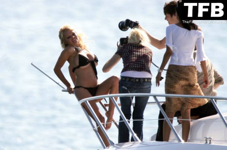 Pamela Anderson Topless Bikini 53
