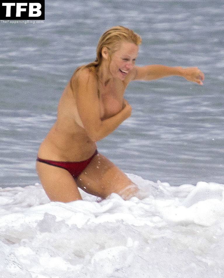 Pamela Anderson Naked Sexy 24