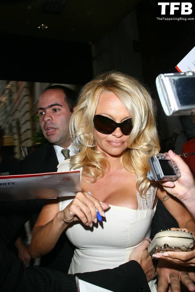 Pamela Anderson Naked Sexy 59