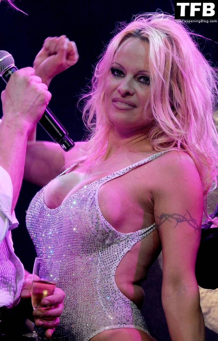 Pamela Anderson Naked Sexy 69