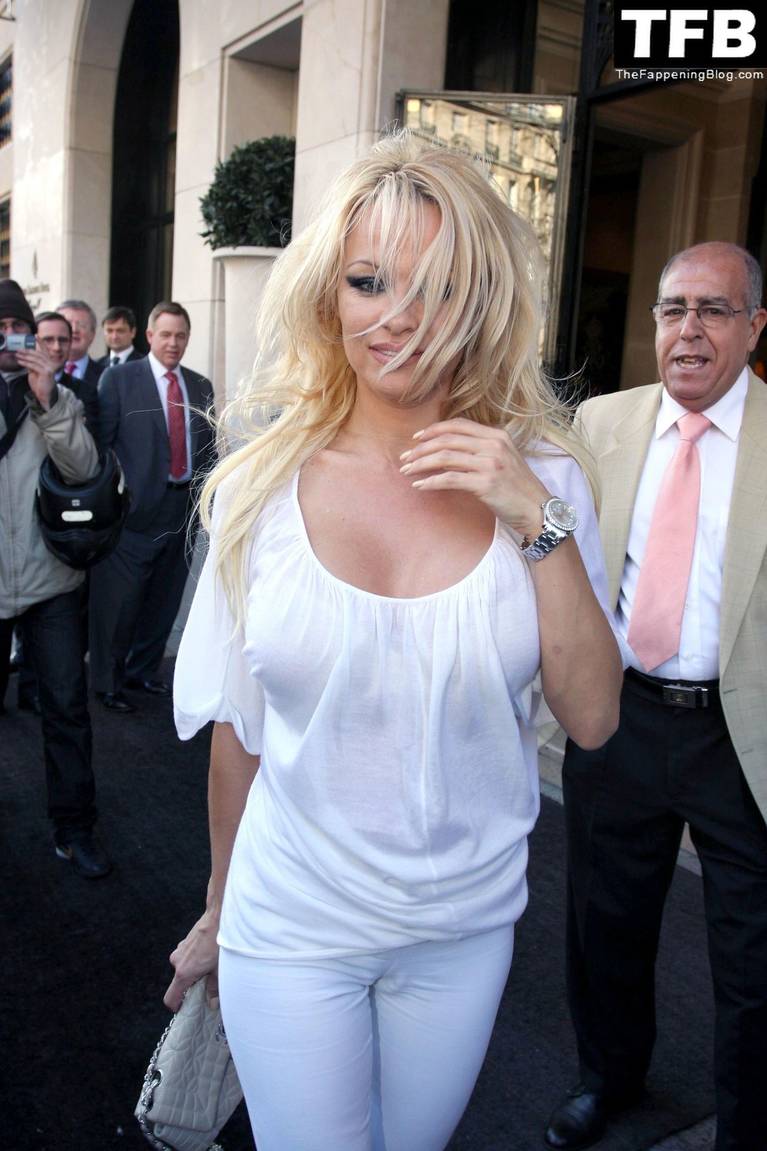 Pamela Anderson Naked Sexy 64