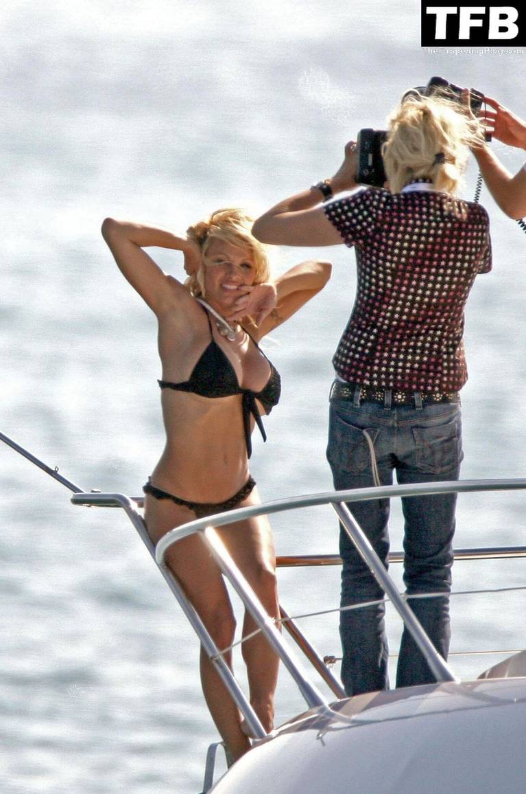 Pamela Anderson Naked Sexy 121