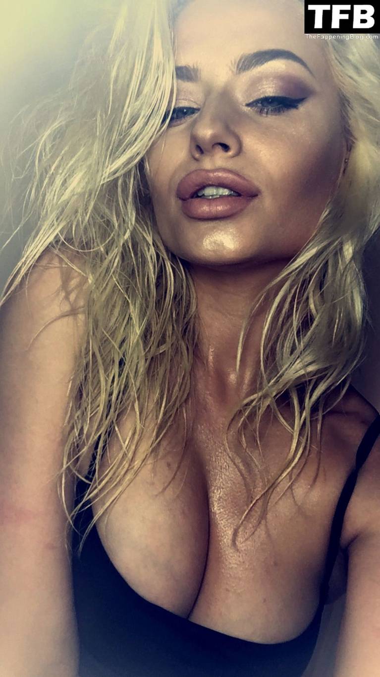 Romanie Smith Sexy Topless Leaks The Fappening 47