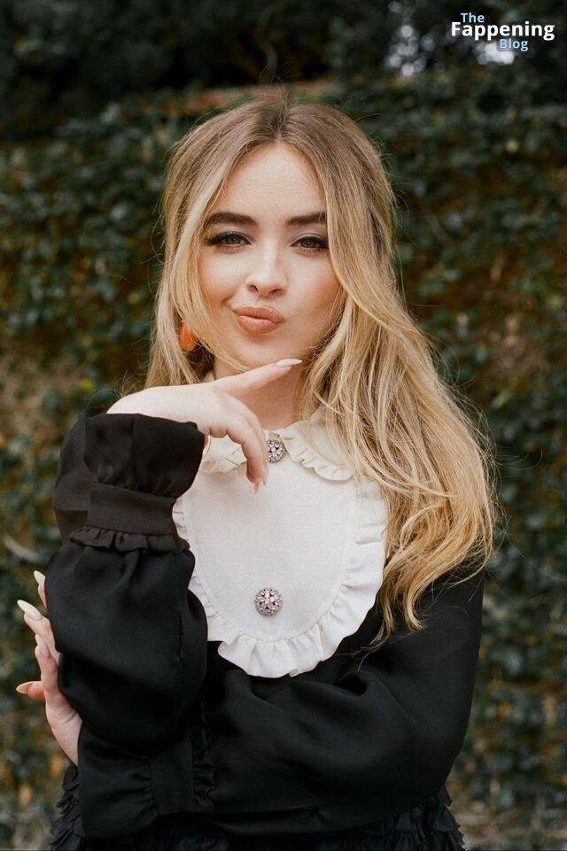 Sabrina Carpenter Sexy Topless 27 Photos The Fappening Plus 2718