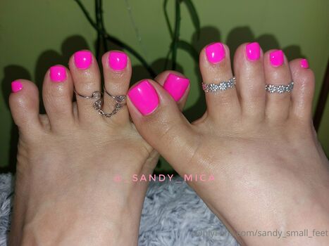 sandy_small_feet