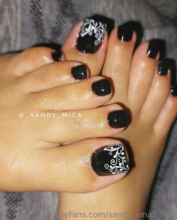 sandy_small_feet