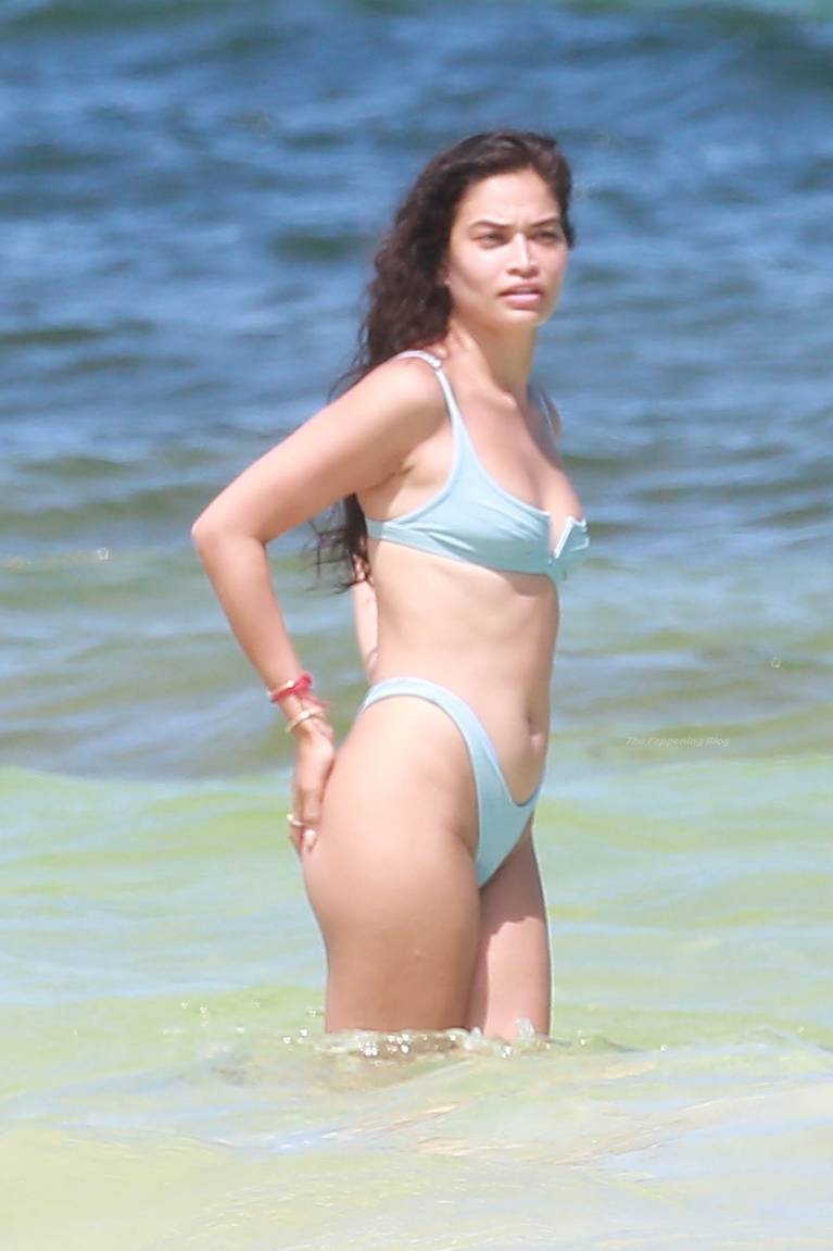 Shanina Shaik Nude on Beach Tits 9
