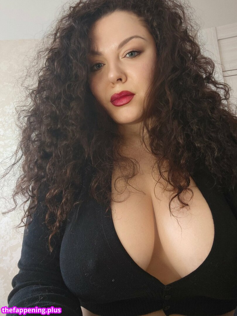 Sofia Curly