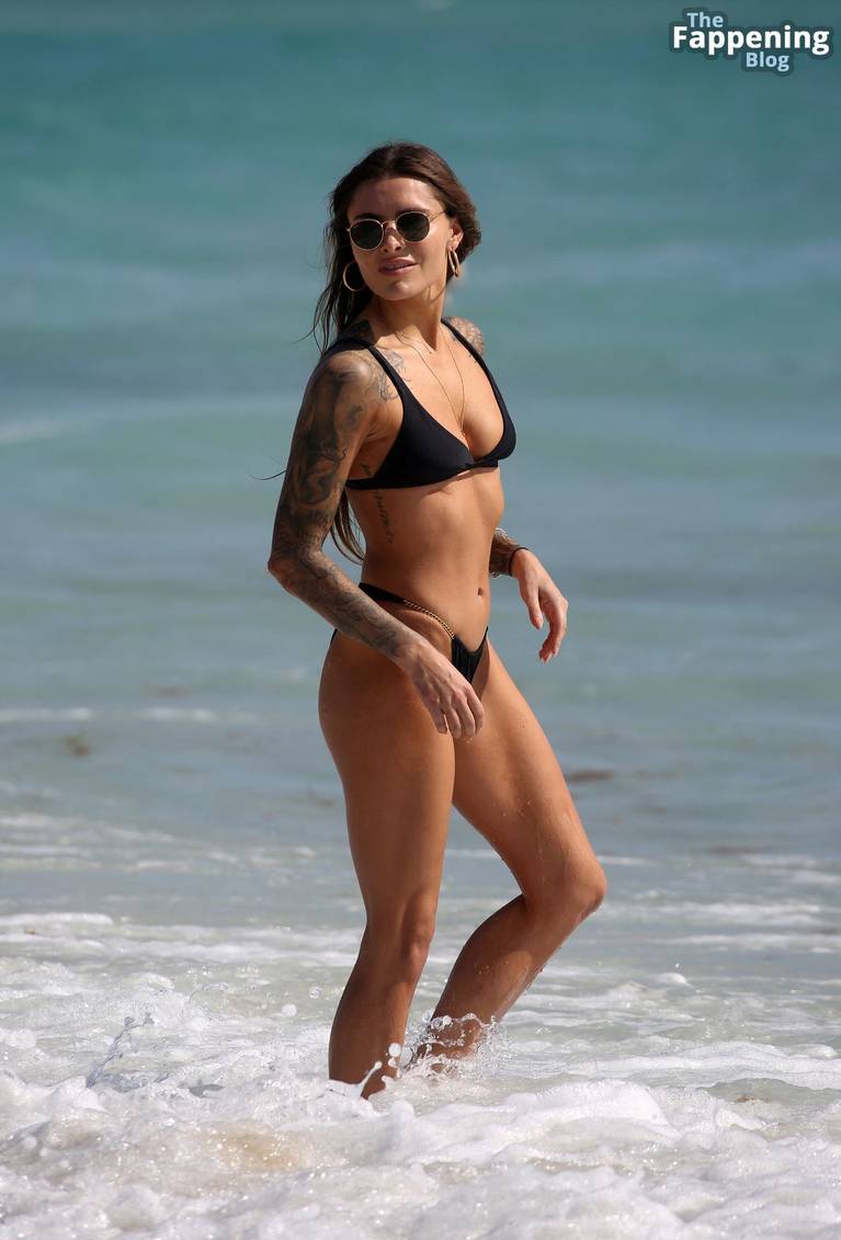 Sophia Thomalla Sexy on Beach Bikini 10