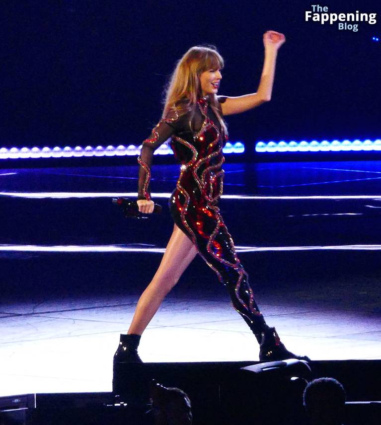 Taylor Swift Sexy Legs 43