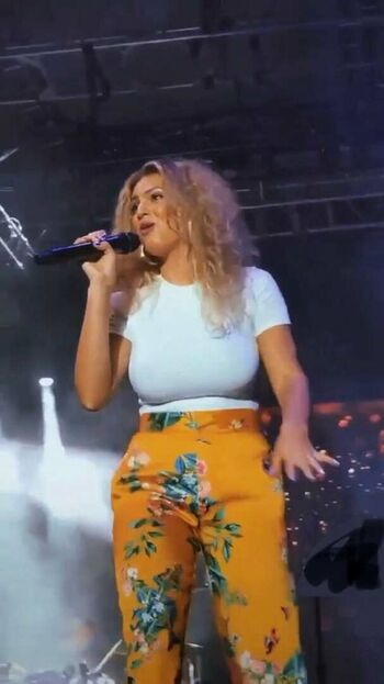 Tori Kelly