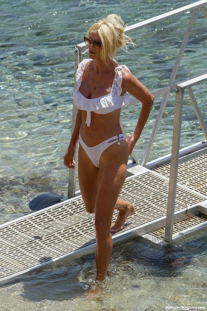 Victoria Silvstedt Bikini 18