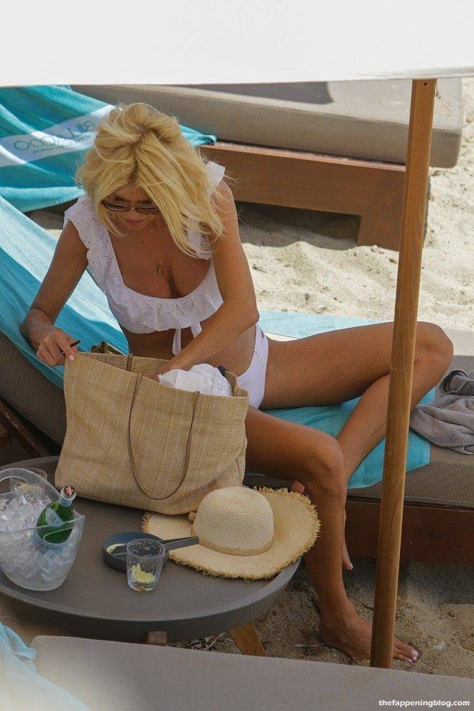 Victoria Silvstedt Bikini 28